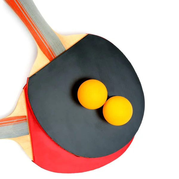 Raquetas de ping-pong y pelota aisladas sobre fondo blanco . — Foto de Stock