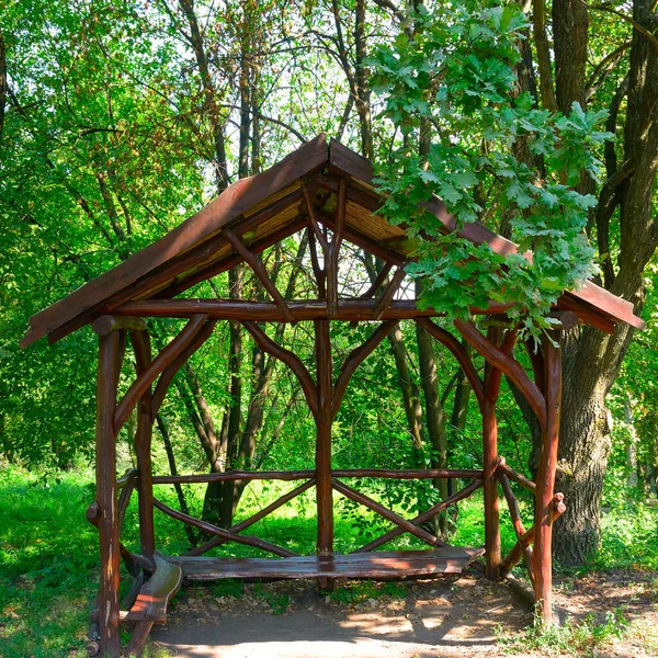 Belvédère Avec Des Bancs Pour Les Touristes Dresse Dans Forêt — Photo