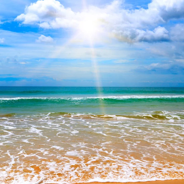 Seascape Och Sol Blå Himmel Bakgrund — Stockfoto