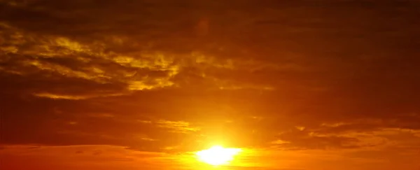 Сцена Восхода Солнца Облака Оранжевом Небе Широкое Фото — стоковое фото