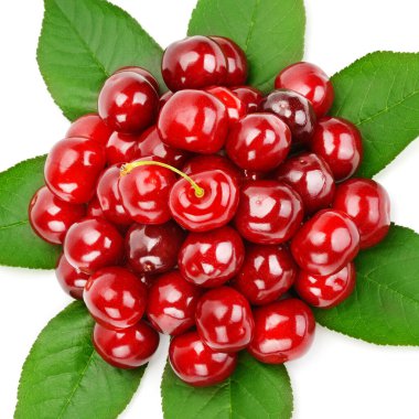 Taze iştah açıcı tatlı kiraz beyaz arka planda izole.