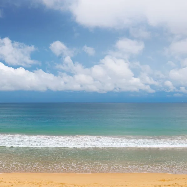 Vista Mar Praia Tropical Com Céu Ensolarado — Fotografia de Stock