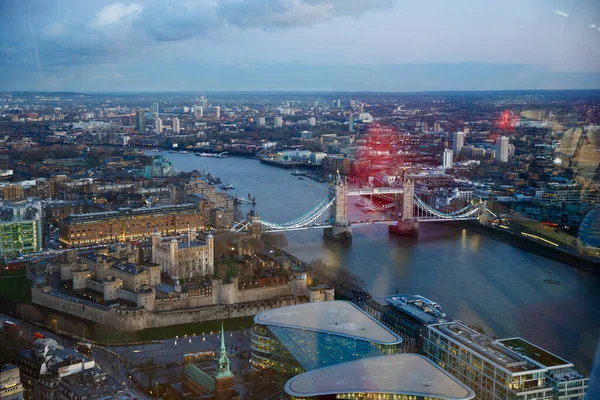 Londra, İngiltere - Şubat 2020: Londra ve Thames Nehri Şehir Manzarası