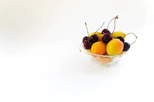 Apricots Cherries Glass Bowl Isolated — Stock Photo, Image