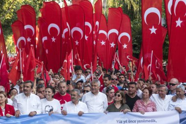 Adana Büyükşehir Belediye Başkanı 19 Mayıs Atatürk'ü Anma, Gençlik ve Spor Bayramı'nı vatandaşlarla birlikte anons etti. 05/19/2019