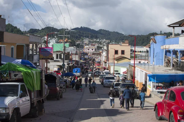 San Juan Chamula Chiapas Mexico Juni 2018 Auto Mensen Menigte — Stockfoto