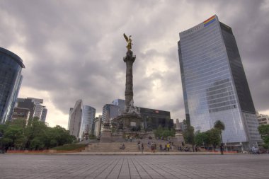 Mexico City, Meksika - 19 Haziran 2018: Angel kurtuluş bir önemli ki Meksika'nın bağımsızlık savaşı anmak için inşa edilmiştir ve şimdi Mexico City'deki en popüler yerlerinden biridir Paseo de la Reforma üzerinde anıtıdır.