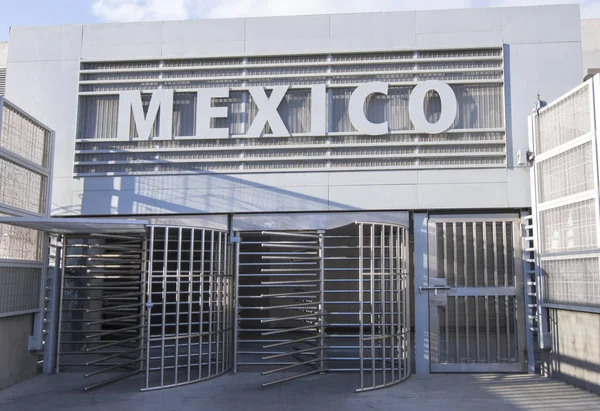 Znak Meksyku Poprzeczką Bramki Dla Pieszych Granicznym San Ysidro Stany — Zdjęcie stockowe
