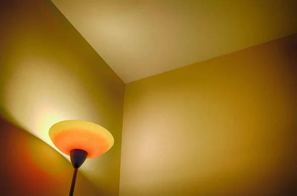 Muur Met Gladde Textuur Verlicht Door Een Lamp — Stockfoto