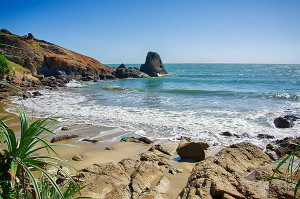 Sunny Seascape Small Bay Palm Trees Rocks Water Stormy Waves — Stock Photo, Image