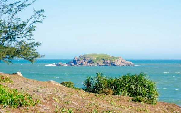 Sunny Seascape Small Rocky Island Covered Grass Secluded House Island — Stock Photo, Image