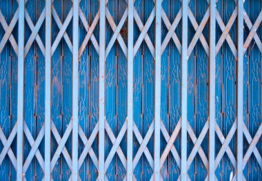 Metal sürgülü kapısı Cafe. Güney Vietnam.