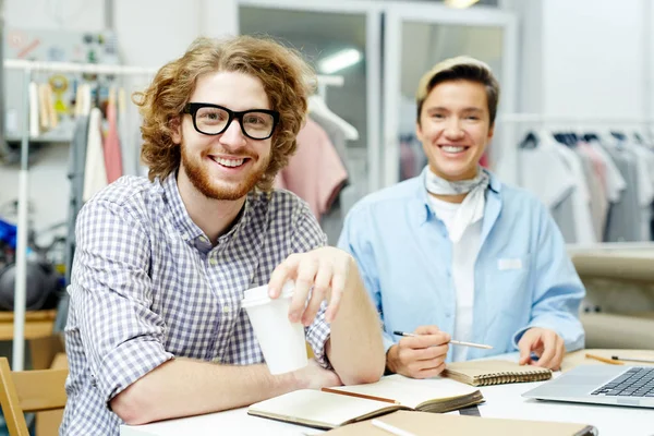 Aantal Mensen Die Werkzaam Zijn Een Jurk Workshop — Stockfoto