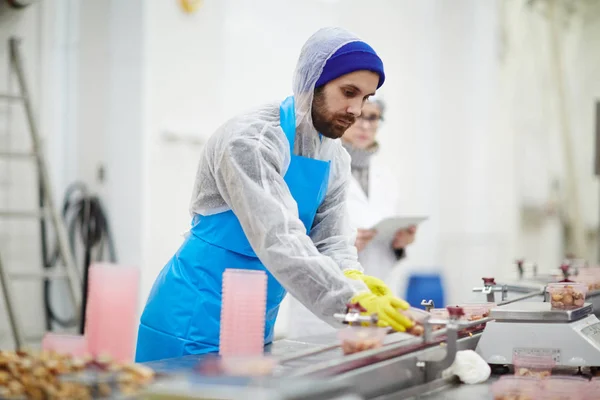 Young Man Protective Uniform Working Production Line Seafood Processing Factory — Stock Photo, Image
