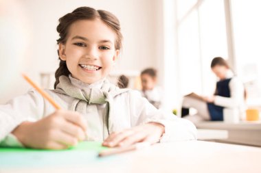 Masada ders eğitim gülümseyen kız portresi