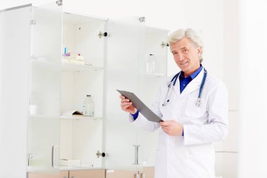 Üst düzey terapist Pano Hastanesi'nde ayakta