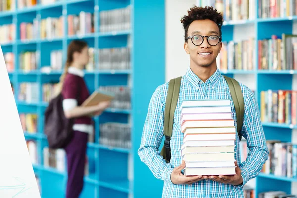 Cara Feliz Com Mochila Segurando Pilha Livros Necessários Para Ano — Fotografia de Stock