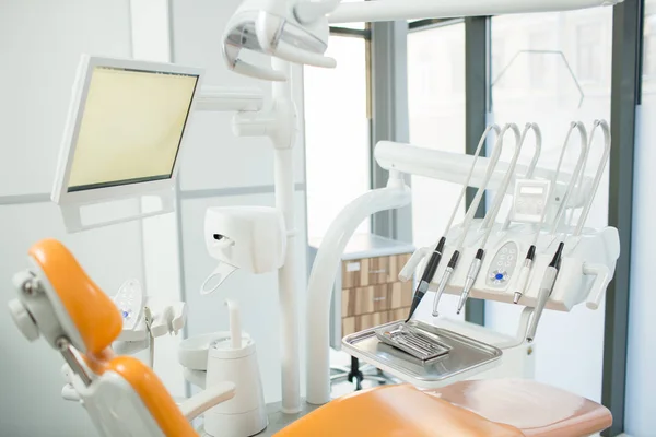 Equipamentos Odontológicos Poltrona Confortável Para Pacientes Clínicas Odontológicas Contemporâneas — Fotografia de Stock