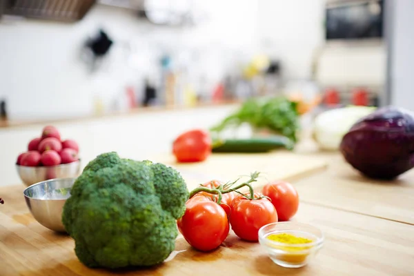 Ripe Tomatoes Broccoli Dry Karri Other Ingredients Workplace Chef — Stock Photo, Image