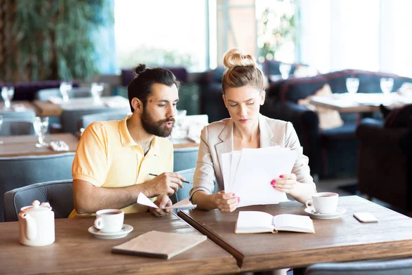 Young Serious Businesswoman Her Worker Discussing Several Documents Meeting Cafe — Stock Photo, Image