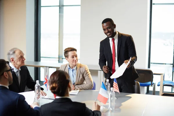 Young Well Dressed Businessman Standing Table While Explaining Some Points — Stock Photo, Image