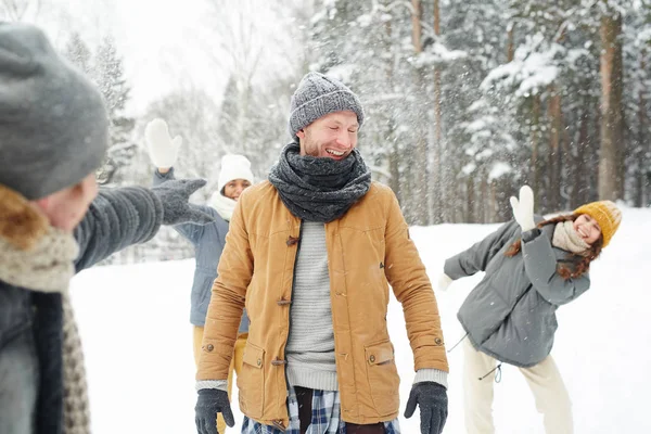 Group Cheerful Friends Laughing While Playing Having Fun Winter Park — Stock Photo, Image