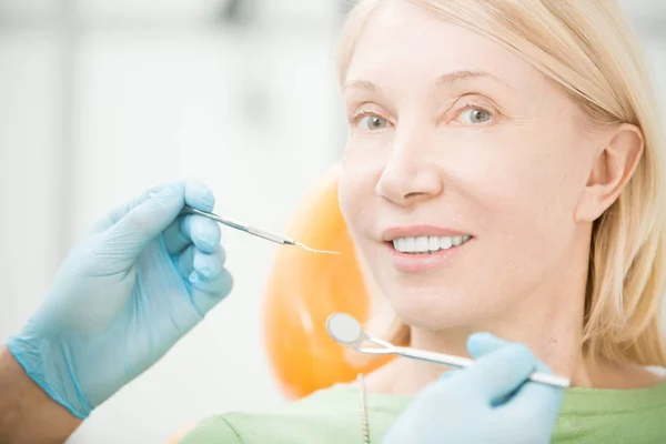 Mature Blond Woman Looking Camera Dental Check Visit Dentist — Stock Photo, Image