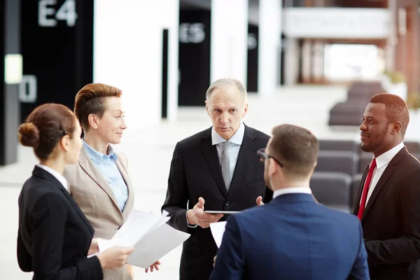 Senior Expert Leider Van Het Team Van Makelaars Financiële Vraagstukken — Stockfoto