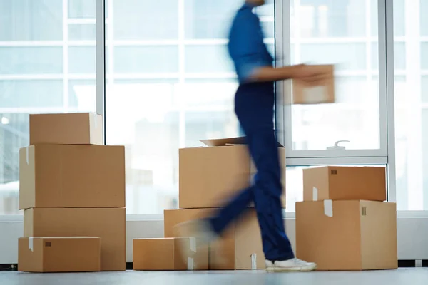 Blurry Outline Delivery Service Staff Moving Carrying One Boxes Client — Stock Photo, Image