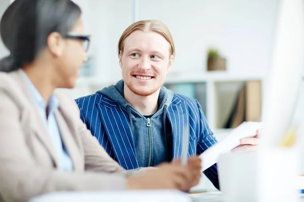 Uomo Affari Donna Affari Che Discutono All Incontro — Foto Stock