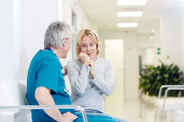 Donna Era Sconvolta Dalla Conclusione Del Medico — Foto Stock