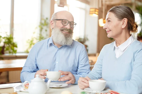 Feliz Hombre Mujer Mayores Disfrutando Del Tiempo Hablar Cafetería Con — Foto de Stock