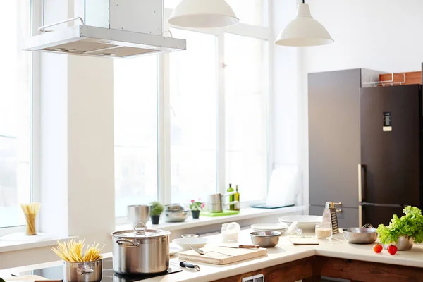Modern Restaurant Kitchen Long Corner Counter Full Messy Crockery Utensils — Stock Photo, Image