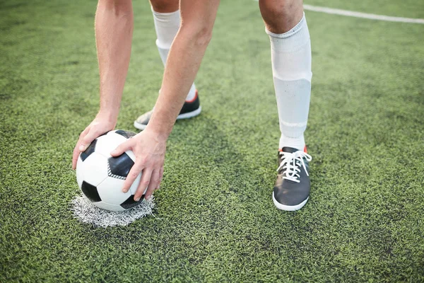 Prepare ball for game — Stock Photo, Image