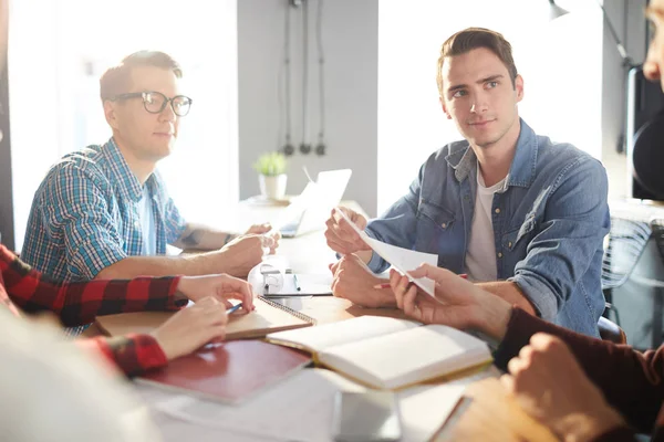 Group Young Business Professionals Discussing Ideas While Collaborating Startup Project — Stock Photo, Image