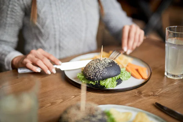 Guest Fast Food Cafe Having Cheeseburger Vegs While Sitting Served — Stock Photo, Image