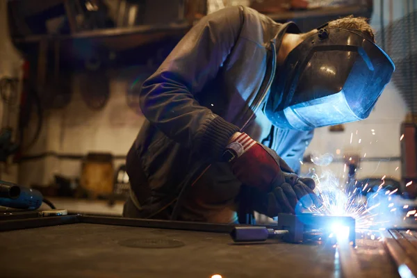 Young Welder Protective Mask Leaning Workbench Welding Iron Workpieces — 스톡 사진