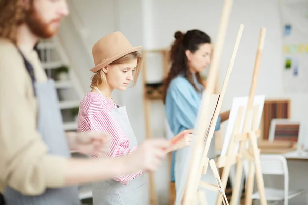 Young Student Faculty Arts Her Groupmates Painting Lesson Course — Stock Photo, Image