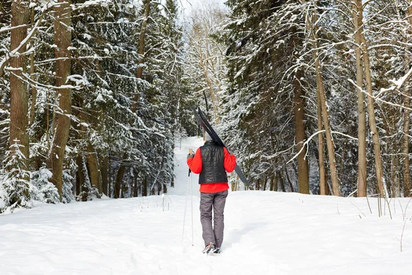 Vista Trasera Mujer Activa Ropa Deportiva Invierno Que Mueve Bosque —  Fotos de Stock