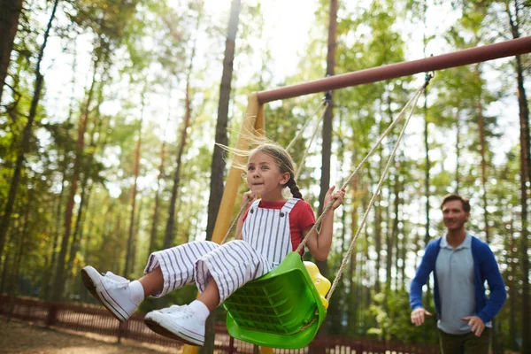 Cute Little Girl Enjoying Chill Her Dad While Sitting Swing — Stock Photo, Image