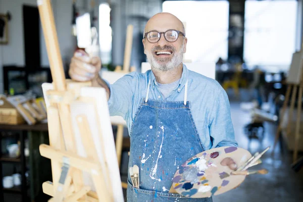 Cheerful Mature Painter Denim Workwear Holding Palette Colors While Standing — Stock Photo, Image