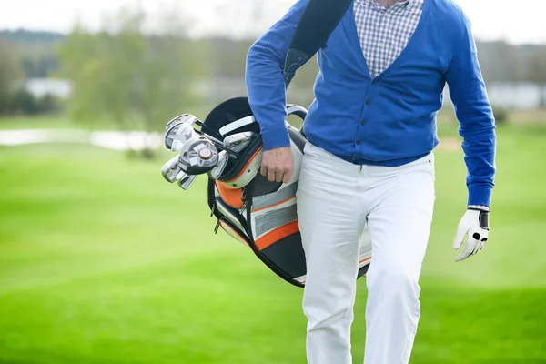 Active Man Casualwear Carrying Sportive Bag Clubs While Going Outdoor — Stock Photo, Image