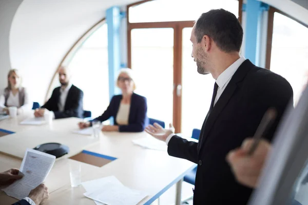 Confident Coach Broker Pointing Whiteboard While Discussing Data His Colleagues — Stock Photo, Image