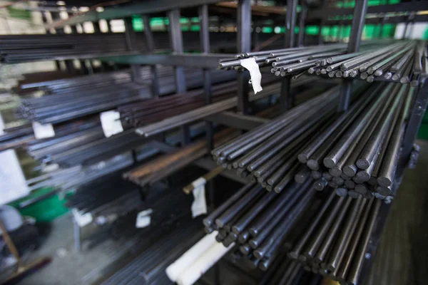 Metal Fabrikasında Çelik Boru Yığını — Stok fotoğraf