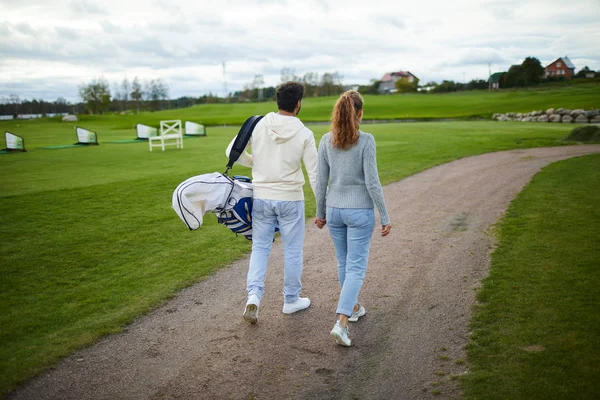 Rear View Young Dates Casualwear Going Play Golf While Walking — Stock Photo, Image