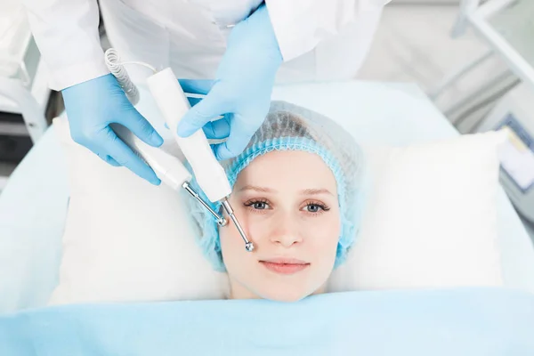 Gloved Beautician Making Beauty Procedure Facial Care Client Face Help — Stock Photo, Image