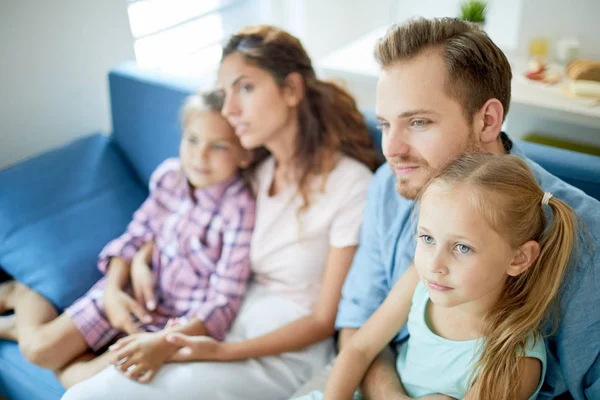 Young Dad Mom Holding Little Daughters While All Sitting Sofa — Stock Photo, Image