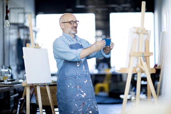 Happy Mature Artist Workwear Photographing Painting Easel His Smartphone — Stock Photo, Image