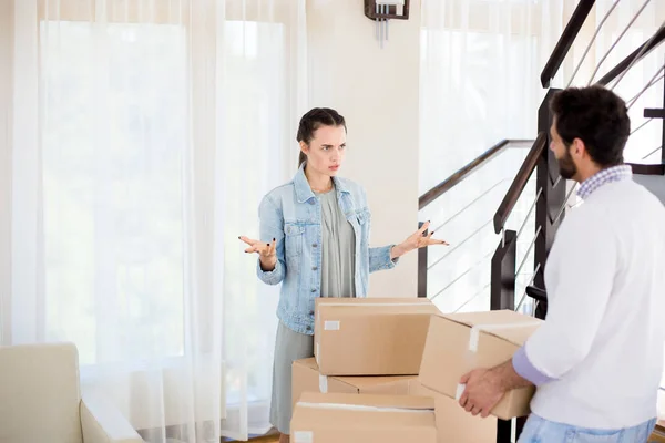 Young Couple Having Conflict Put All Stuff Boxes New House — Stock Photo, Image