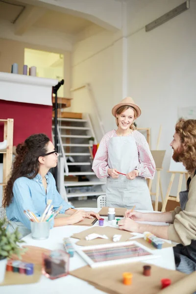Happy Young Woman Apron Discussing Working Moments Her Colleagues Groupmates — Stock Photo, Image